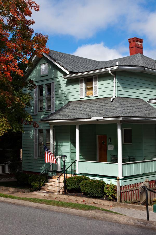 The Guest House Inn On Courthouse Square Hinton Экстерьер фото