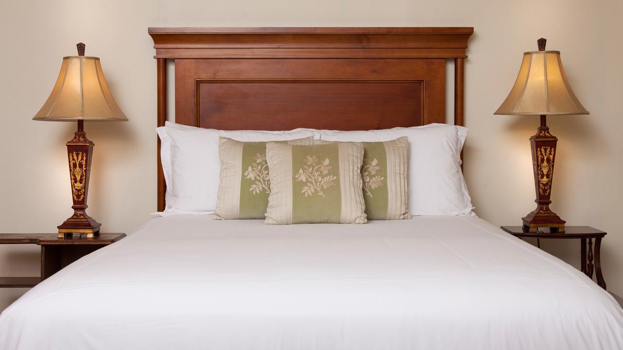 The Guest House Inn On Courthouse Square Hinton Экстерьер фото