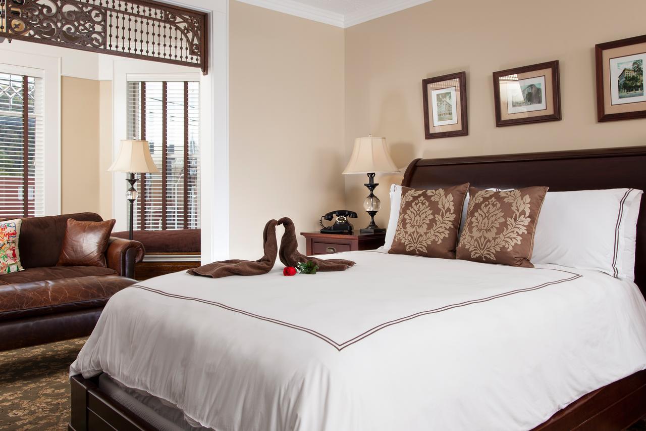 The Guest House Inn On Courthouse Square Hinton Экстерьер фото