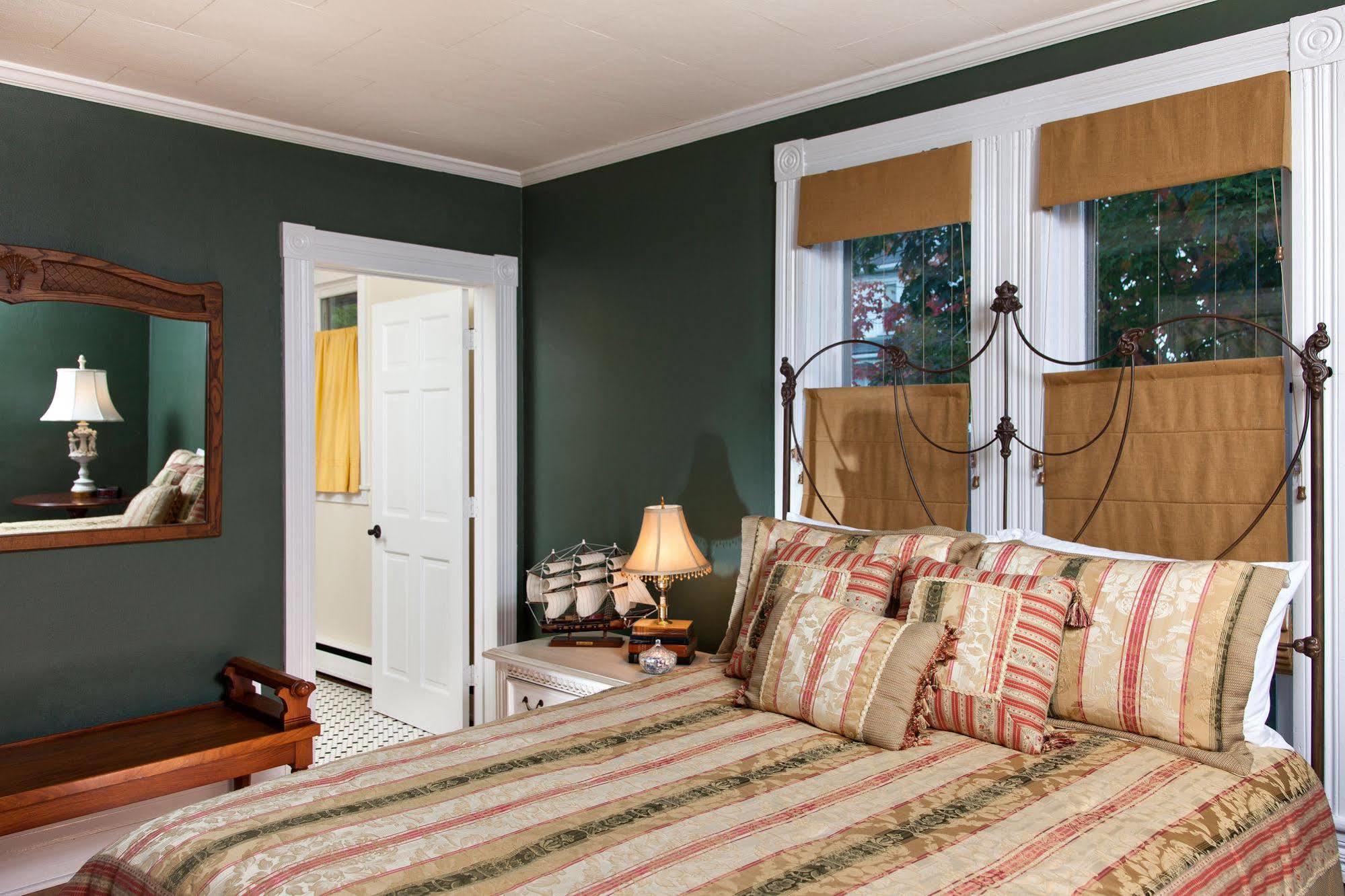 The Guest House Inn On Courthouse Square Hinton Экстерьер фото