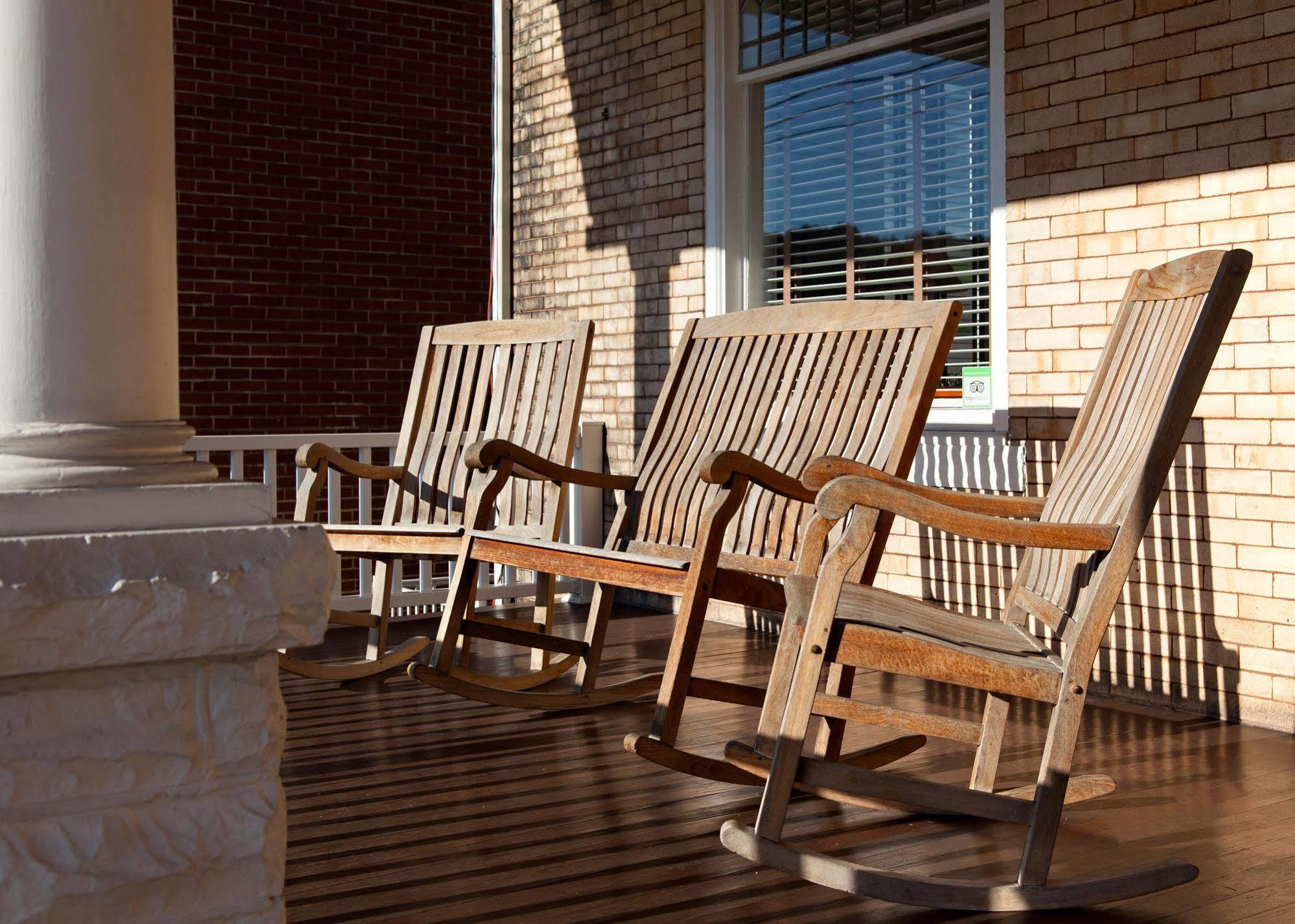 The Guest House Inn On Courthouse Square Hinton Экстерьер фото