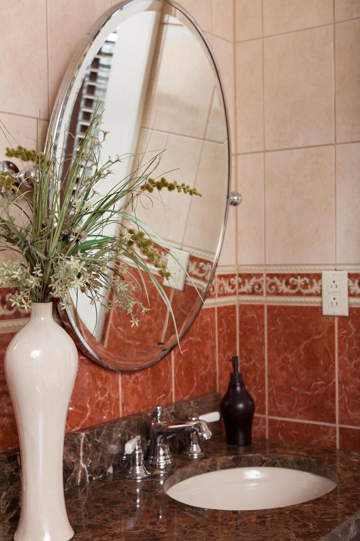 The Guest House Inn On Courthouse Square Hinton Экстерьер фото