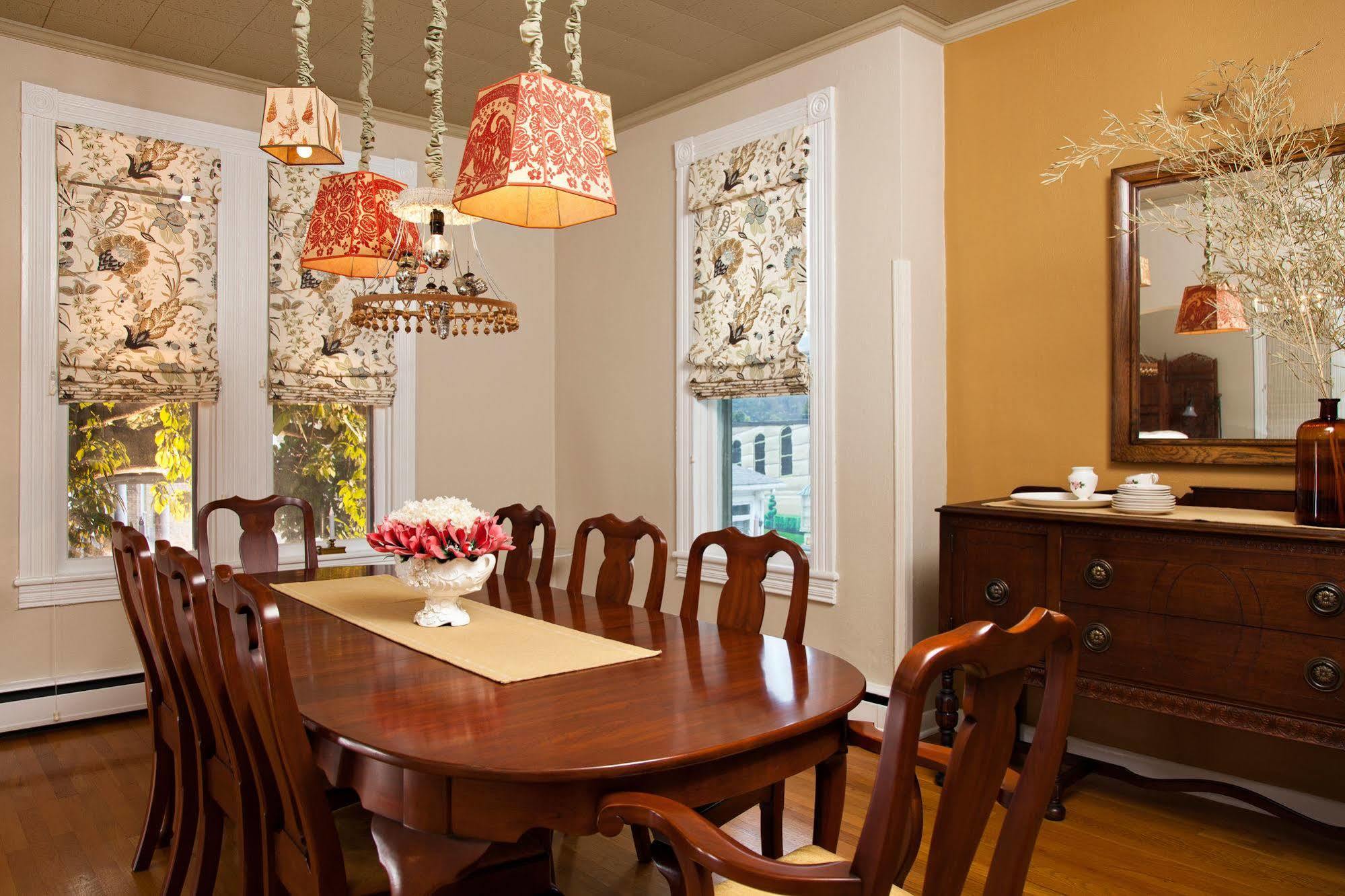 The Guest House Inn On Courthouse Square Hinton Экстерьер фото